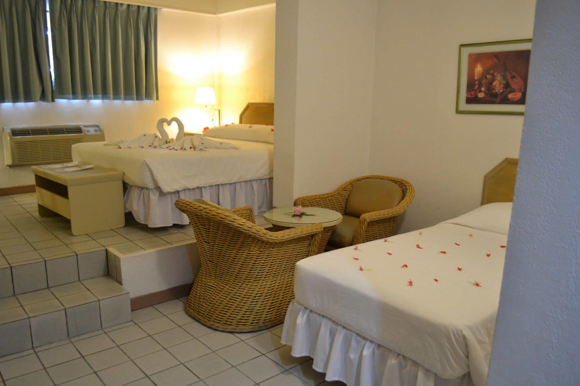 West Plaza By The Sea Hotel Koror village Exterior foto