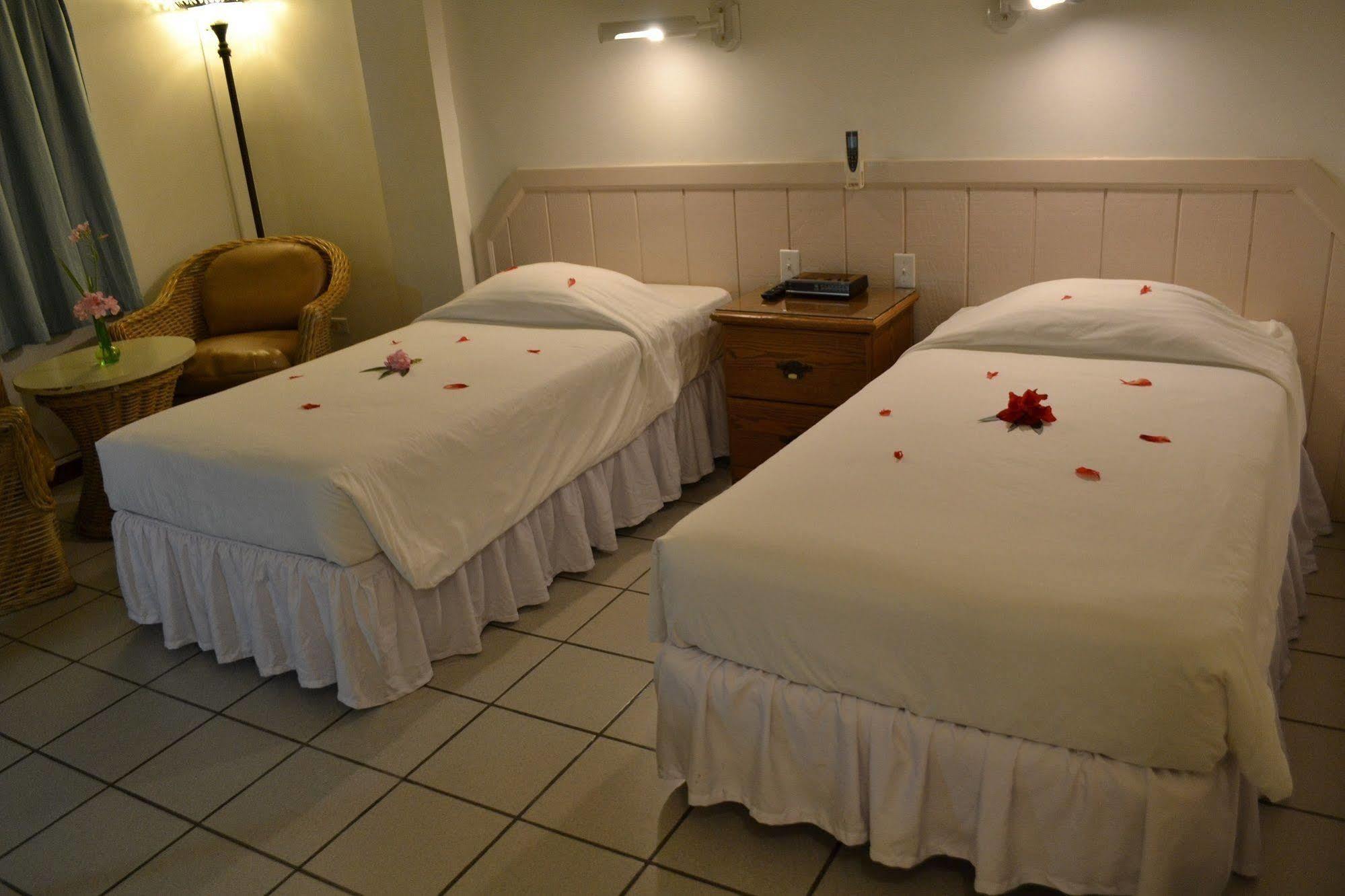 West Plaza By The Sea Hotel Koror village Exterior foto